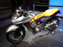 Suzuki直列六缸概念“刀” — 2005'Stratosphere