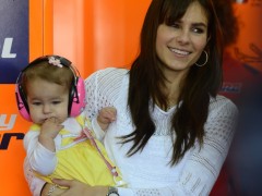 斯通纳(Casey Stoner)和妻子Adriana以及女儿Alessandra