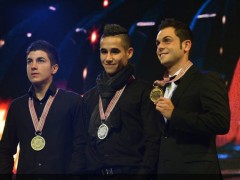 2012 FIM moto3前三合影：Maverick VInALES(左)、Luis SALOM(中)、Sandro CORTESE(右)