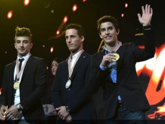 2012 FIM moto3前三合影：Maverick VInALES(左)、Luis SALOM(中)、Sandro CORTESE(右)