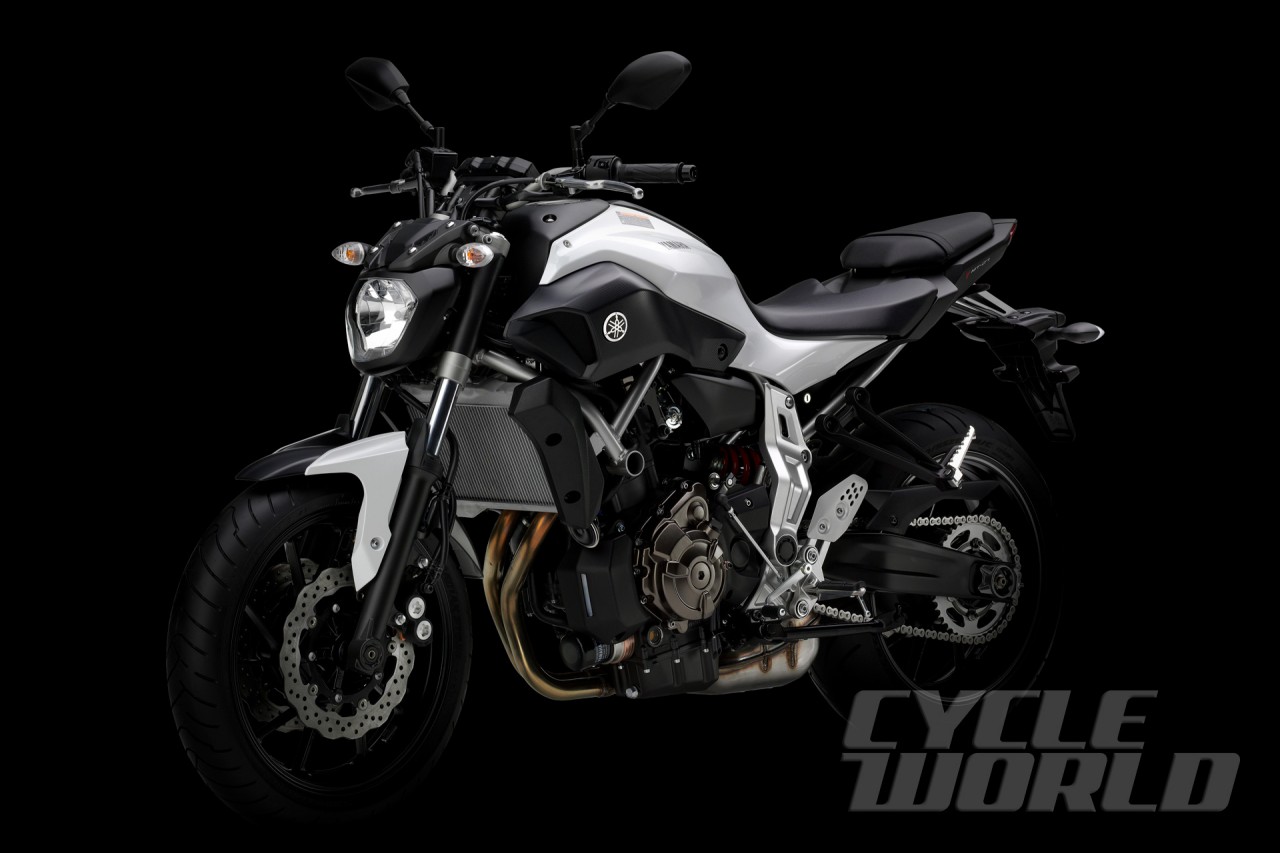 2014-Yamaha-MT-07_studio-white