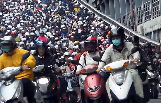为什么台湾有那么多摩托车？而我们……