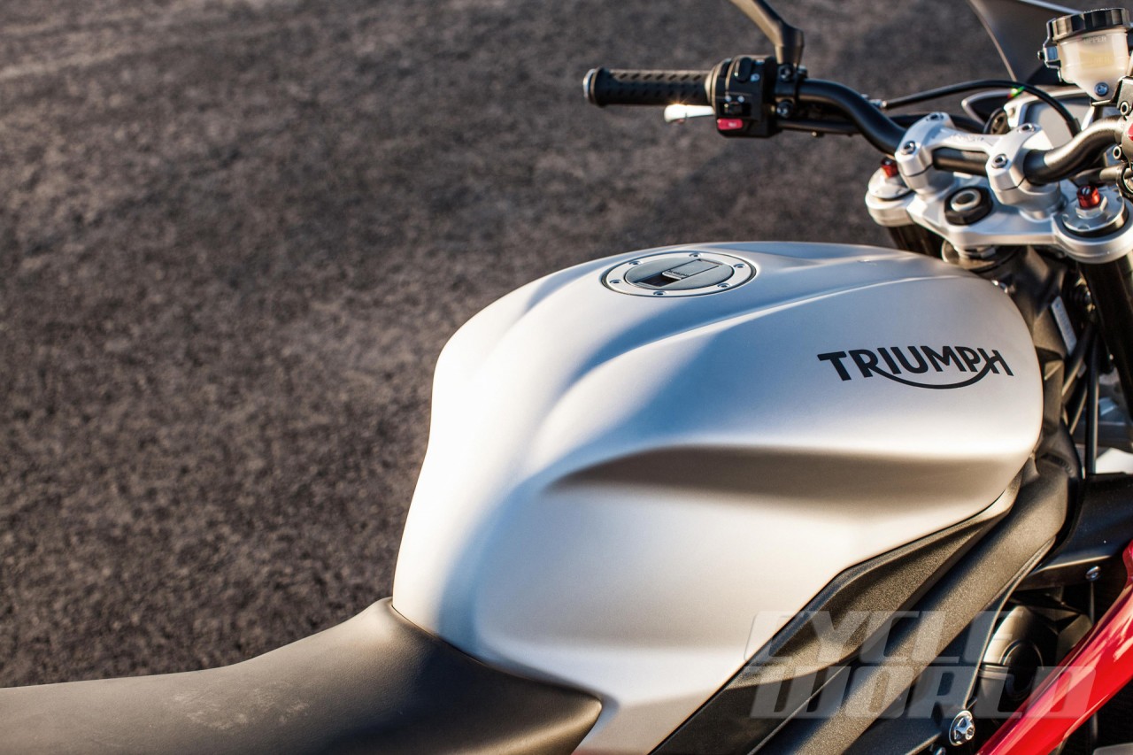 凯旋2015款 triumph street triple rx