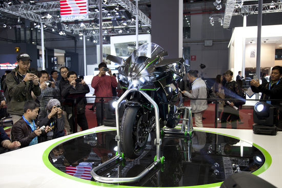 川崎摩托力作“Ninja H2R”首次亮相中国