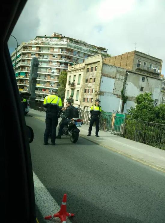 巴塞罗那交通初体验 徜徉在摩托车的海洋