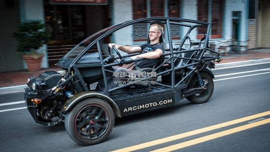 Arcimoto SRK “鲨鱼”款电动三轮摩托车