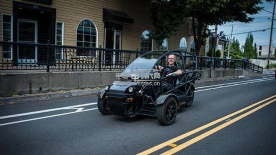 Arcimoto SRK “鲨鱼”款电动三轮摩托车