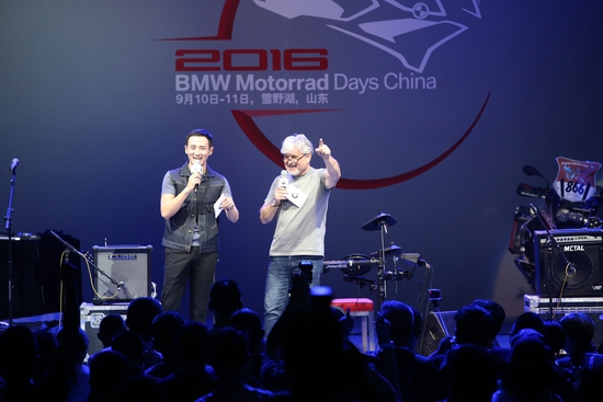 BMW摩托车中国区总监史铭辉先生（Mr. Ekrem Sak）与现场观众热烈互动