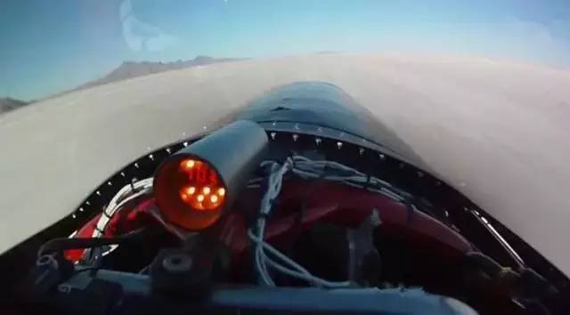 太震撼！世界上最大、最快摩托车，牛X到无法想象