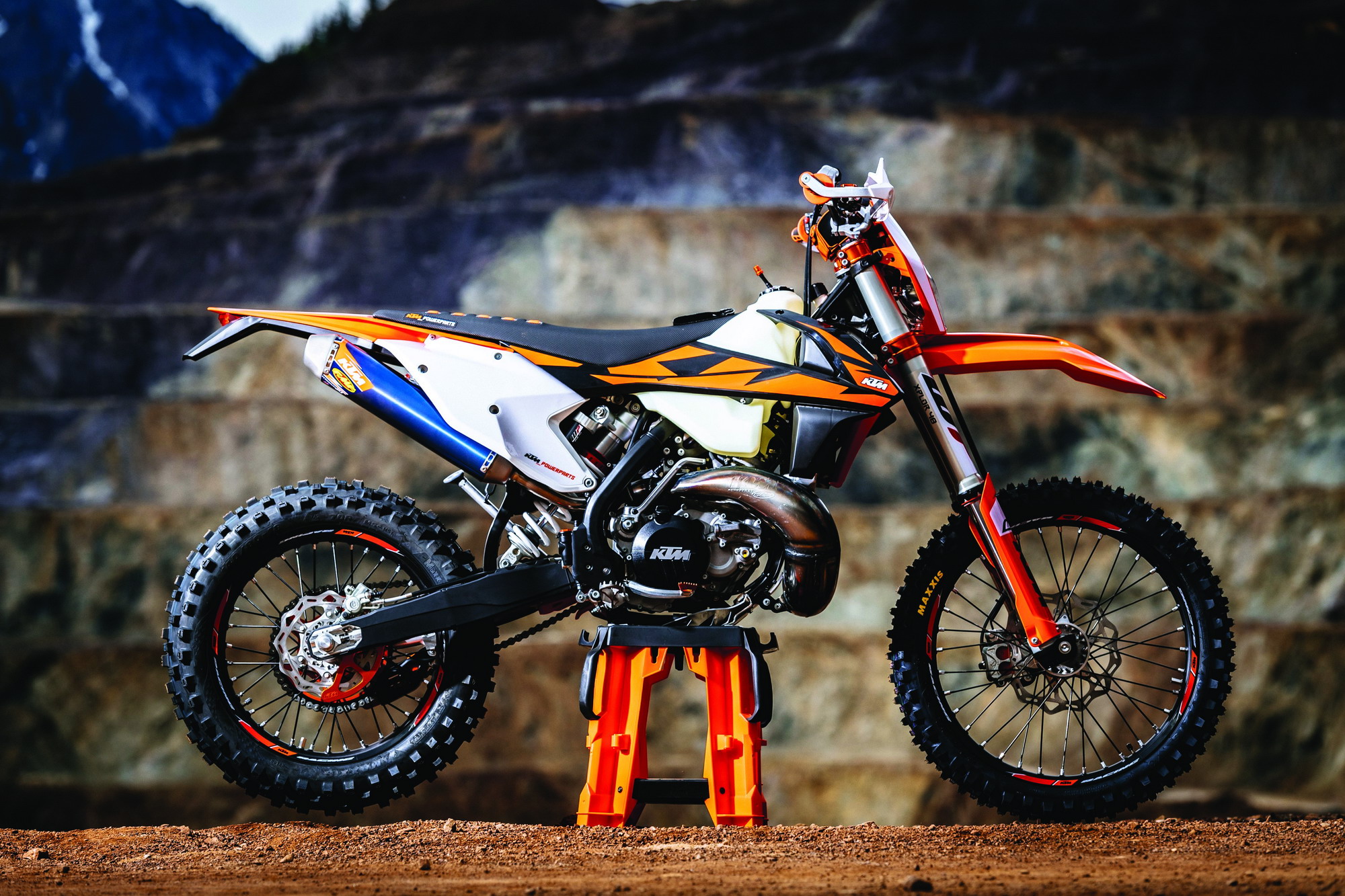 配备了原厂改装件的 ktm exc tpi