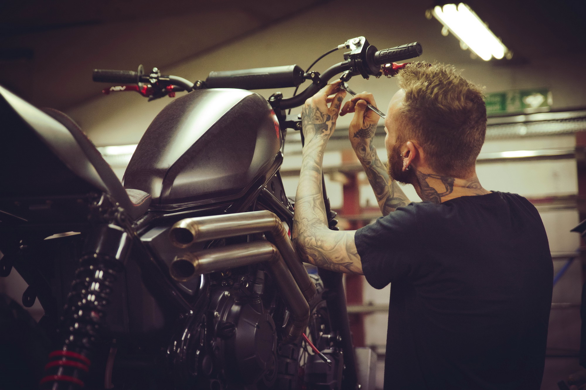 哈雷路王涂装定制 给你的车来一个纹身 #摩托车##机车#机车#哈雷#_摩托车社区_易车社区