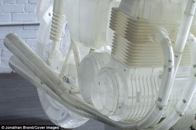 艺术家用3D打印1:1复制本田CB500摩托车