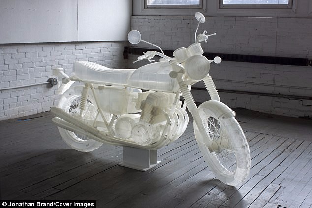 艺术家用3D打印1:1复制本田CB500摩托车
