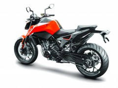 KTM 的全新高性能街车 2018' Duke 790