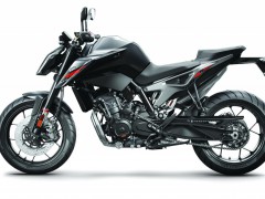 KTM 的全新高性能街车 2018' Duke 790