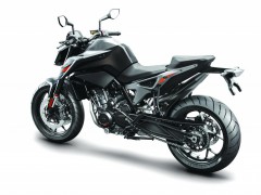 KTM 的全新高性能街车 2018' Duke 790