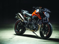 KTM 的全新高性能街车 2018' Duke 790