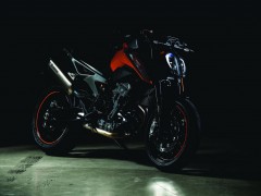 KTM 的全新高性能街车 2018' Duke 790