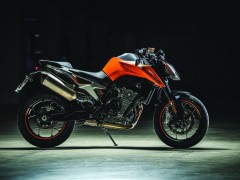 KTM 的全新高性能街车 2018' Duke 790