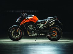 KTM 的全新高性能街车 2018' Duke 790