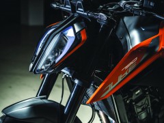 KTM 的全新高性能街车 2018' Duke 790