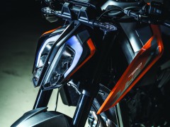 KTM 的全新高性能街车 2018' Duke 790