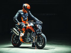 KTM 的全新高性能街车 2018' Duke 790