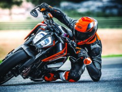 KTM 的全新高性能街车 2018' Duke 790