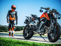 KTM 的全新高性能街车 2018' Duke 790