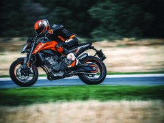KTM 的全新高性能街车 2018' Duke 790