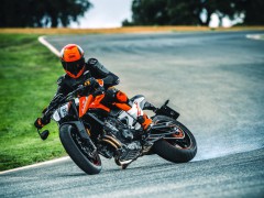 KTM 的全新高性能街车 2018' Duke 790