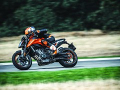 KTM 的全新高性能街车 2018' Duke 790