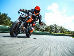 KTM 的全新高性能街车 2018' Duke 790