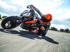 KTM 的全新高性能街车 2018' Duke 790