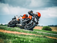 KTM 的全新高性能街车 2018' Duke 790