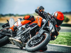 KTM 的全新高性能街车 2018' Duke 790