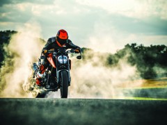 KTM 的全新高性能街车 2018' Duke 790