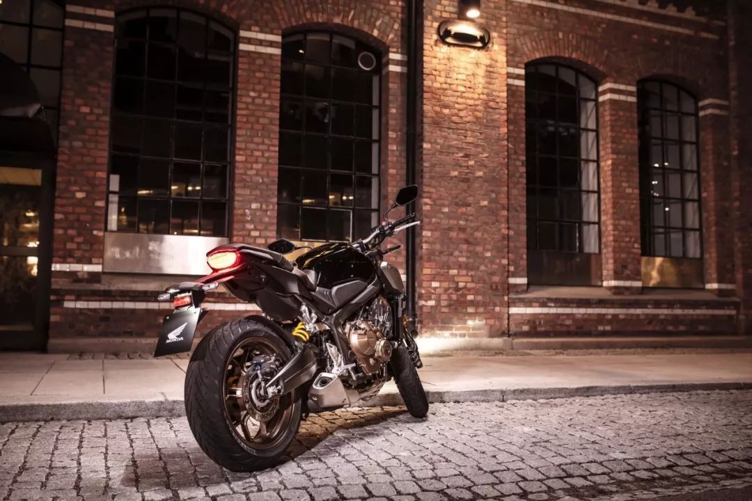 更强马力更妙的四缸声线honda2019cb650r