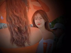 比赛现场的赛车女郎