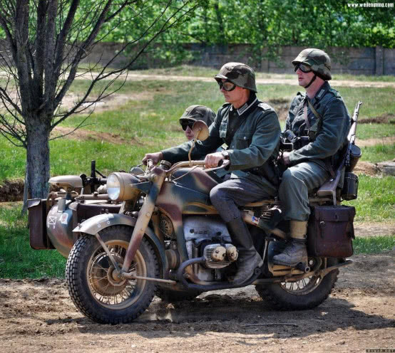 三轮摩托车曾是警察和军队的装备，在中国使用30多年，之后消失了