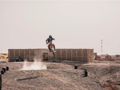 KTM ADVENTURE穿越新疆沙漠