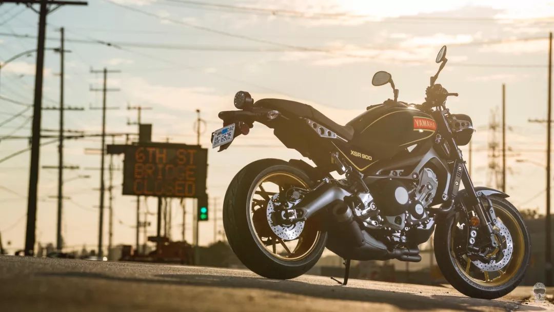 2020款yamaha xsr 900 致敬二冲程rz250