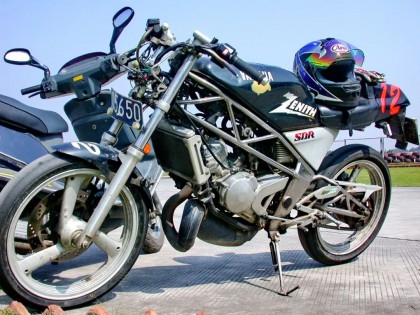 2002年参赛的 Yamaha SDR200