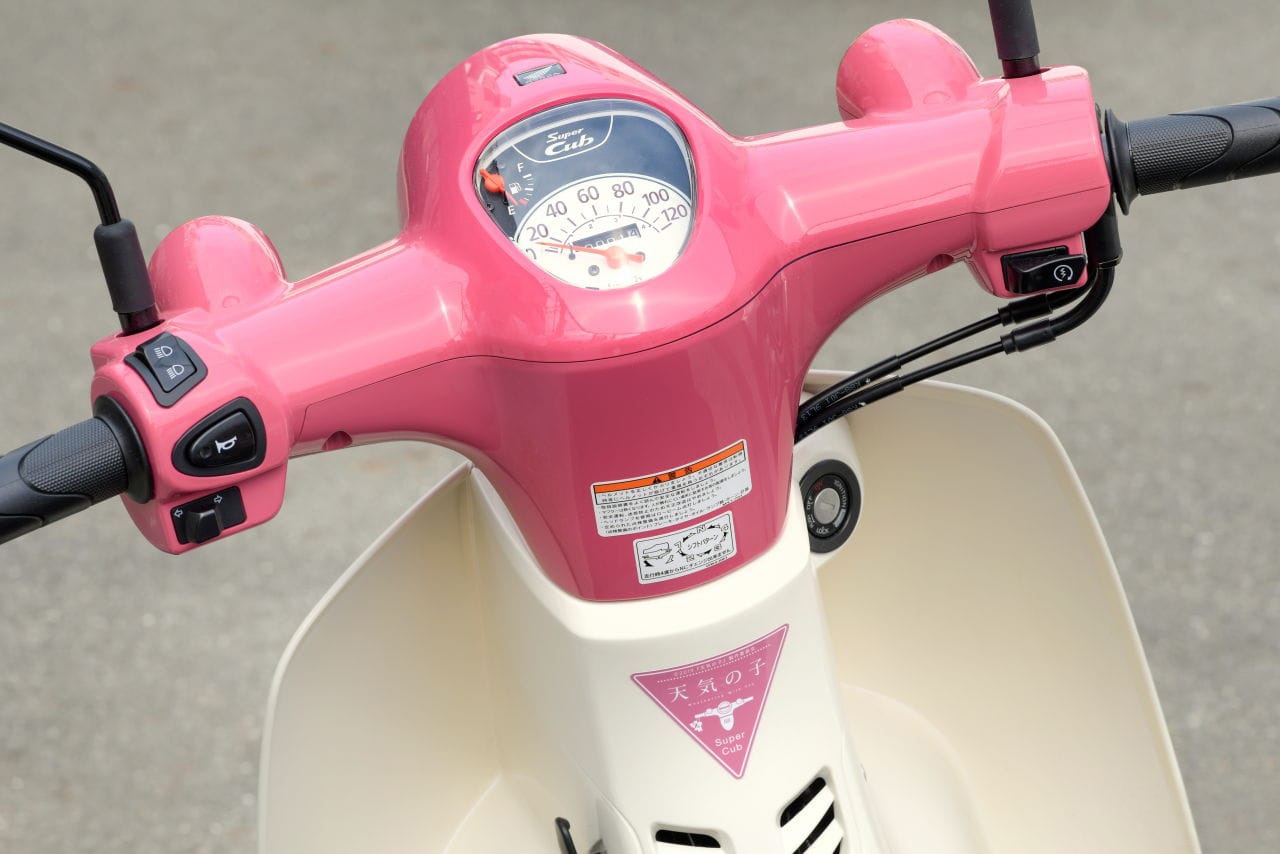 动漫里的摩托车 本田Super Cub粉色版上市 全球限量两千台