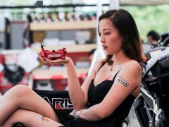 2020 三水伟业达杯第一回合，比赛现场的赛车女郎。