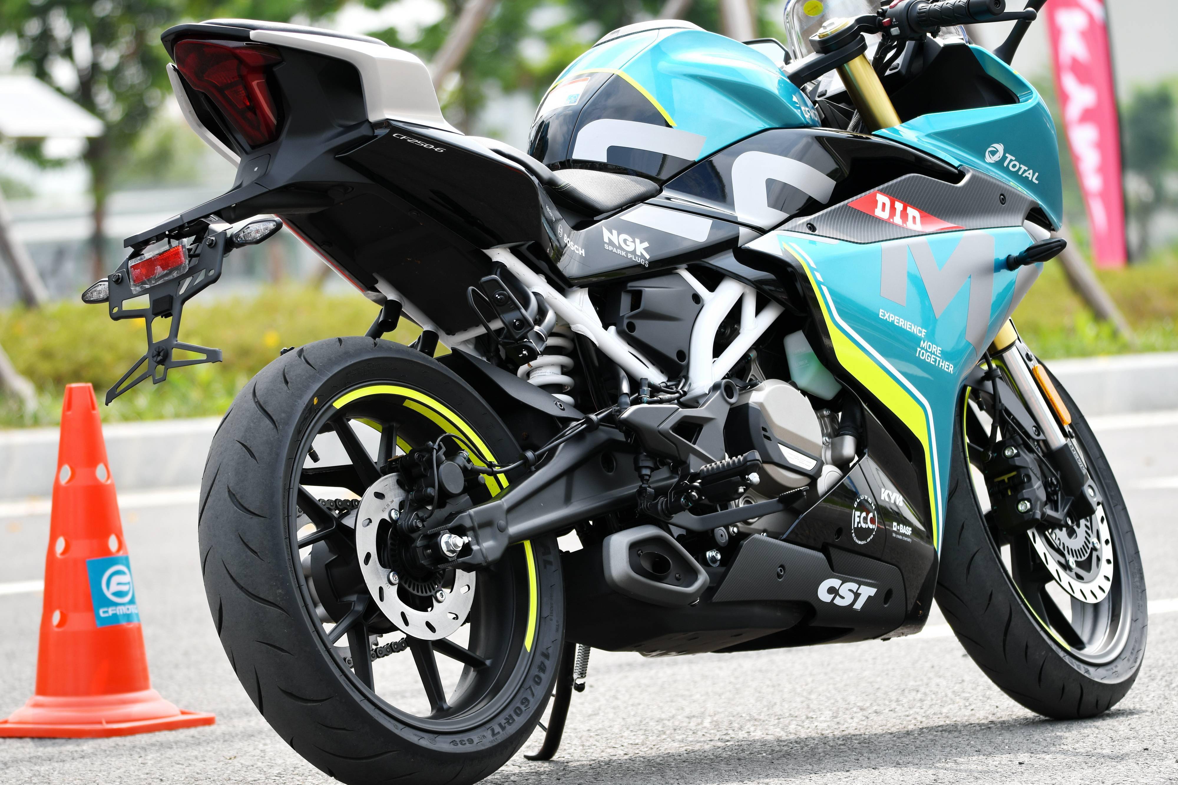 春风250sr赛道版只意会不言传之美