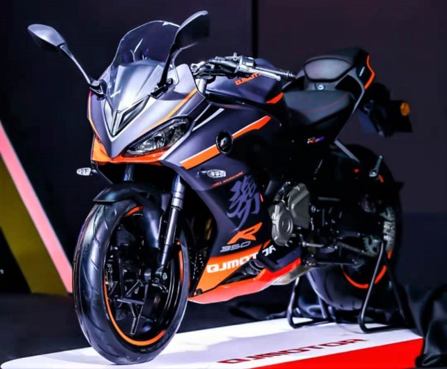 qjmotor赛350预售开启铃木gsx250r压力山大双缸的角逐即将上演
