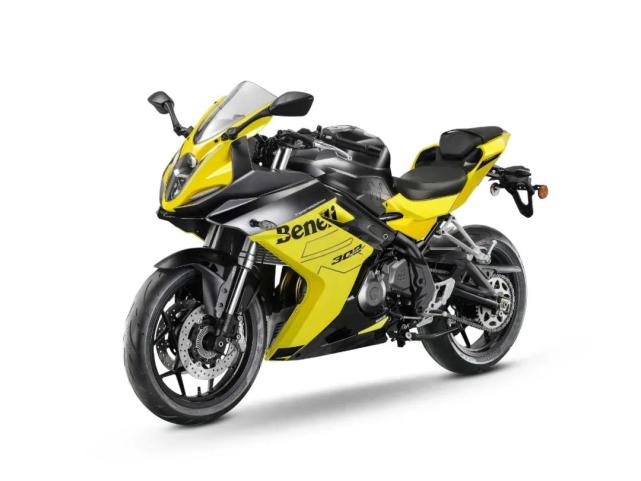 铃木gsx的劲敌贝纳利tornado252r实车亮相同步双缸发动机