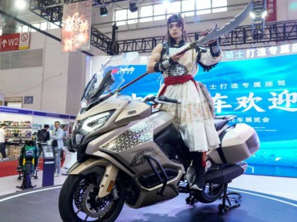 杰迪发布国宾范豪华旅行车麒麟750，还有高转赛道梦想版K750RR