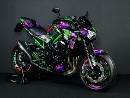 摩托改装：色彩缤纷的 Kawasaki 定制